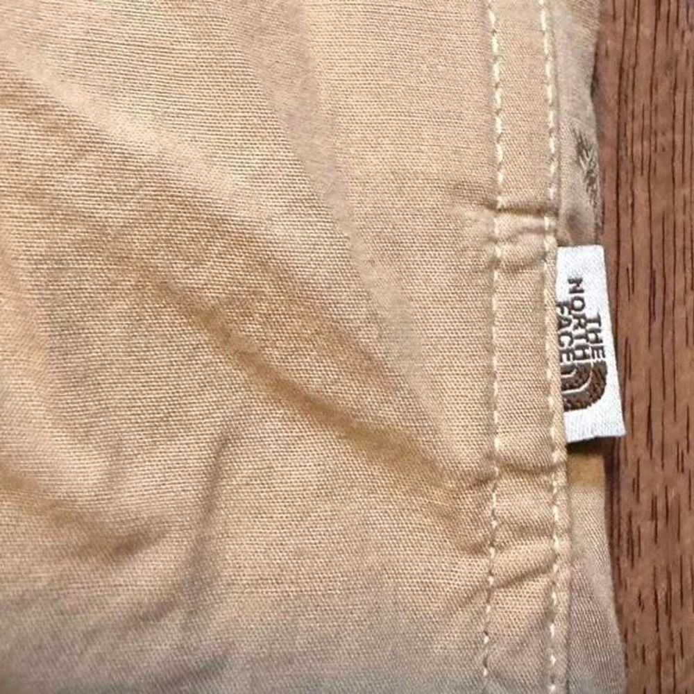 The‎ North Face Beige Tan Button Up Polo Shirt Medium